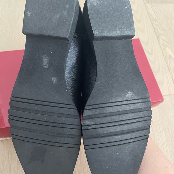 Salvatore Ferragamo black leather oxfords - Picture 3 of 4